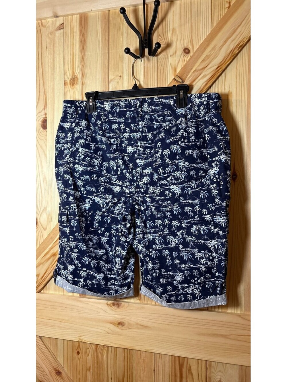 Chico's Navy Blue Palm Tree Print Cargo Shorts Size 2.5